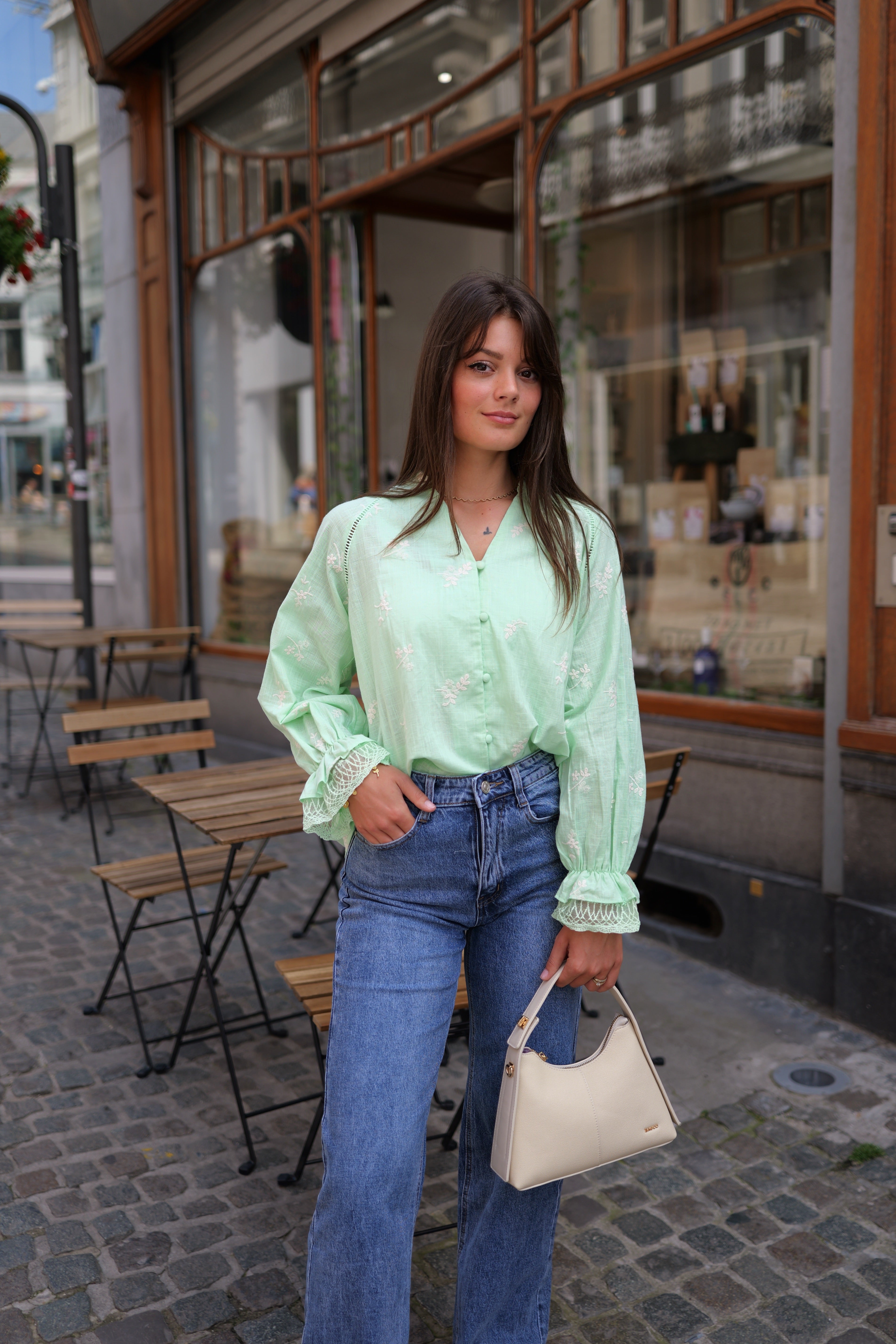 Chemise broderies fleurs