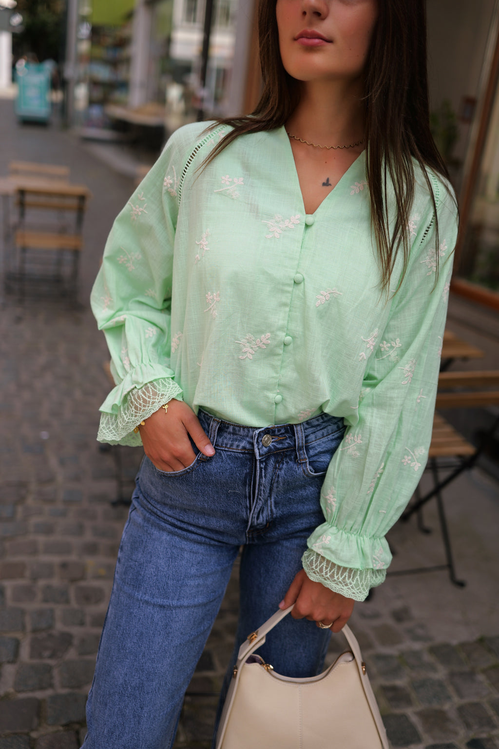 Chemise broderies fleurs