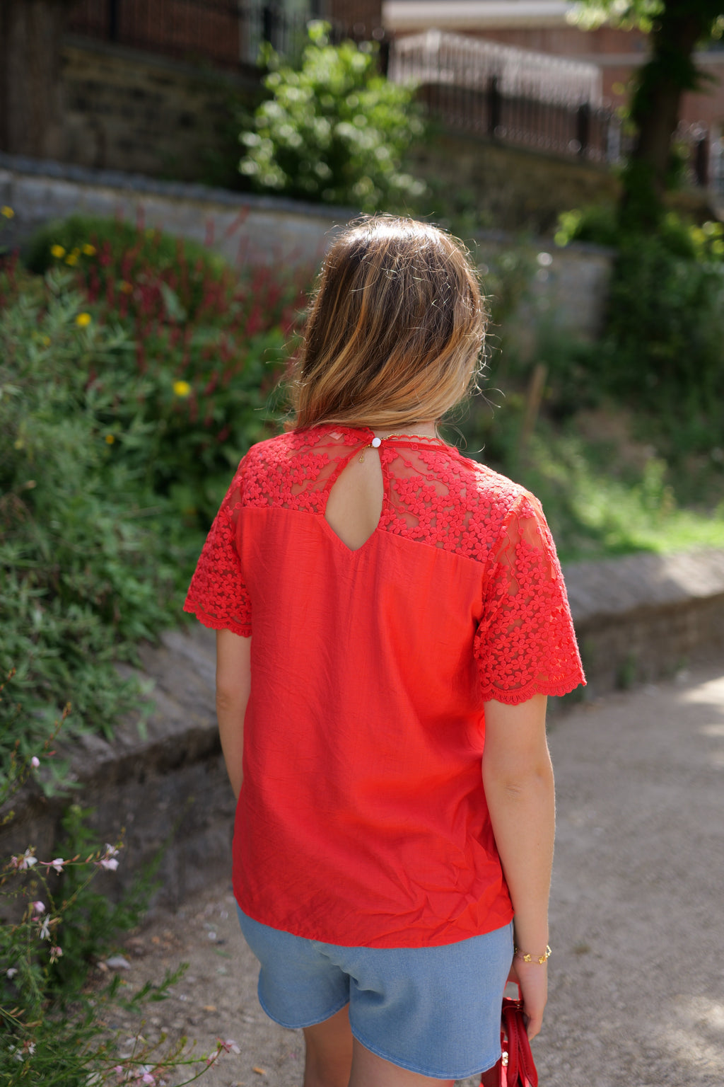 Blouse épaule dentelle