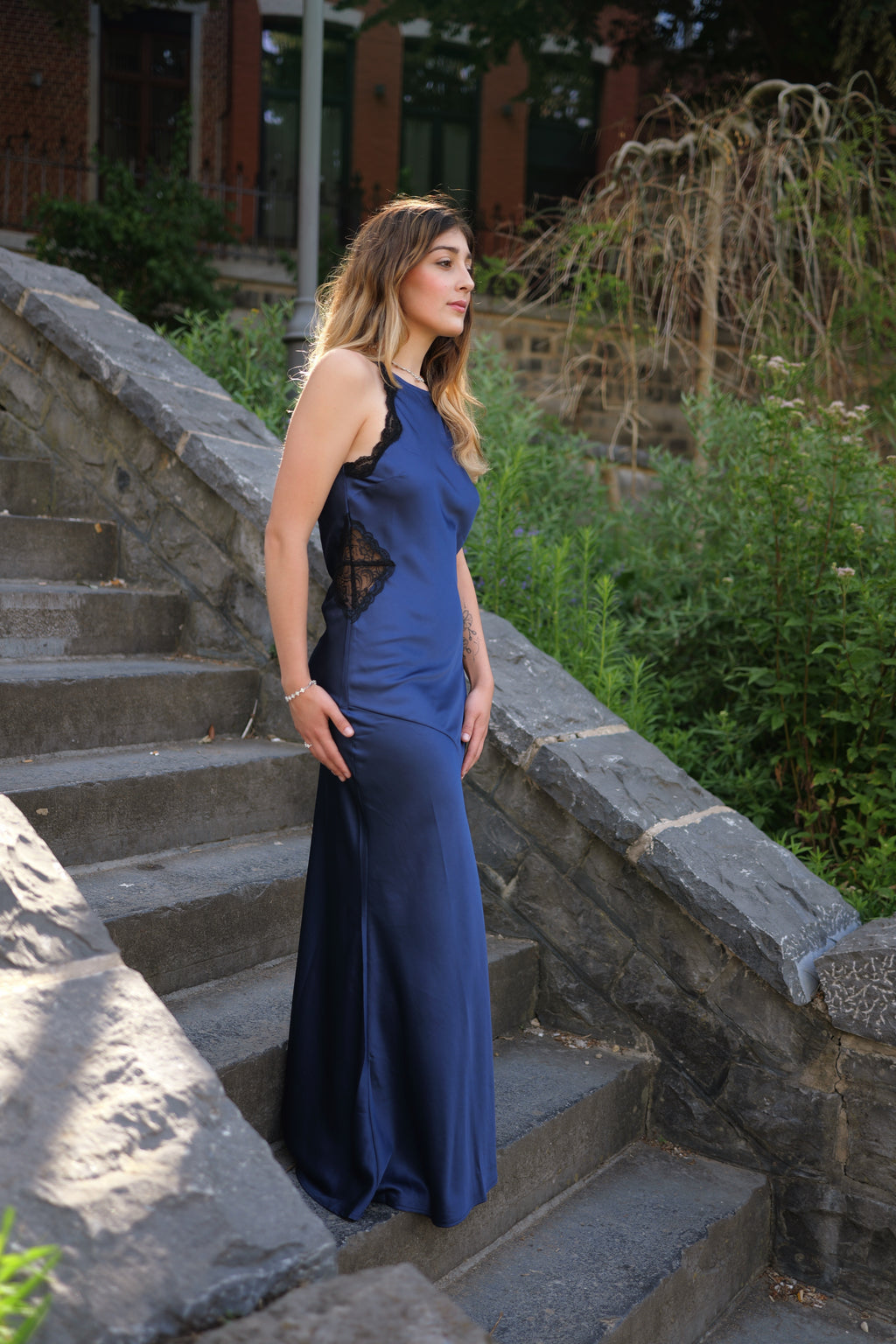 Robe satinée dentelle