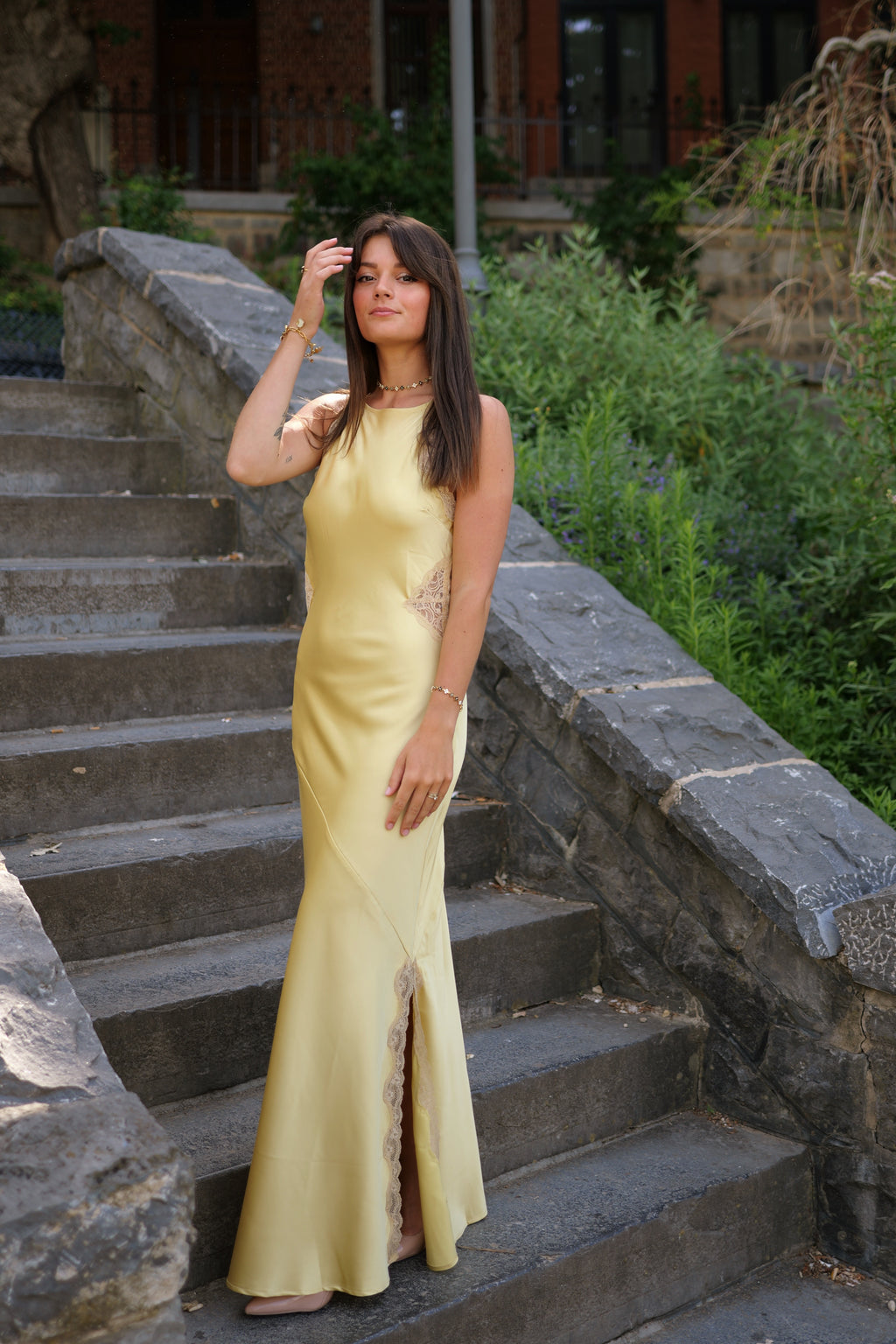 Robe satinée dentelle