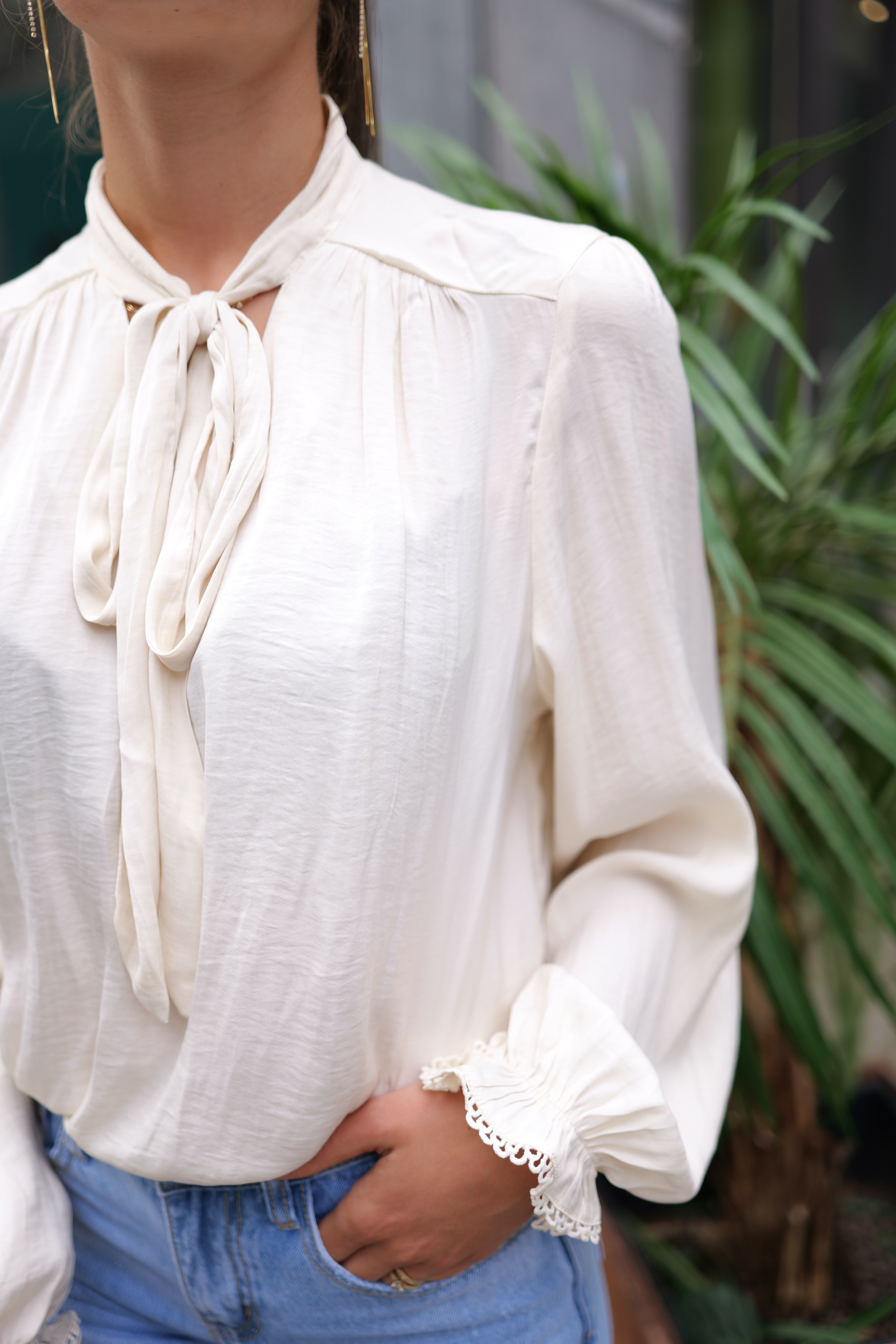 Blouse lavallière