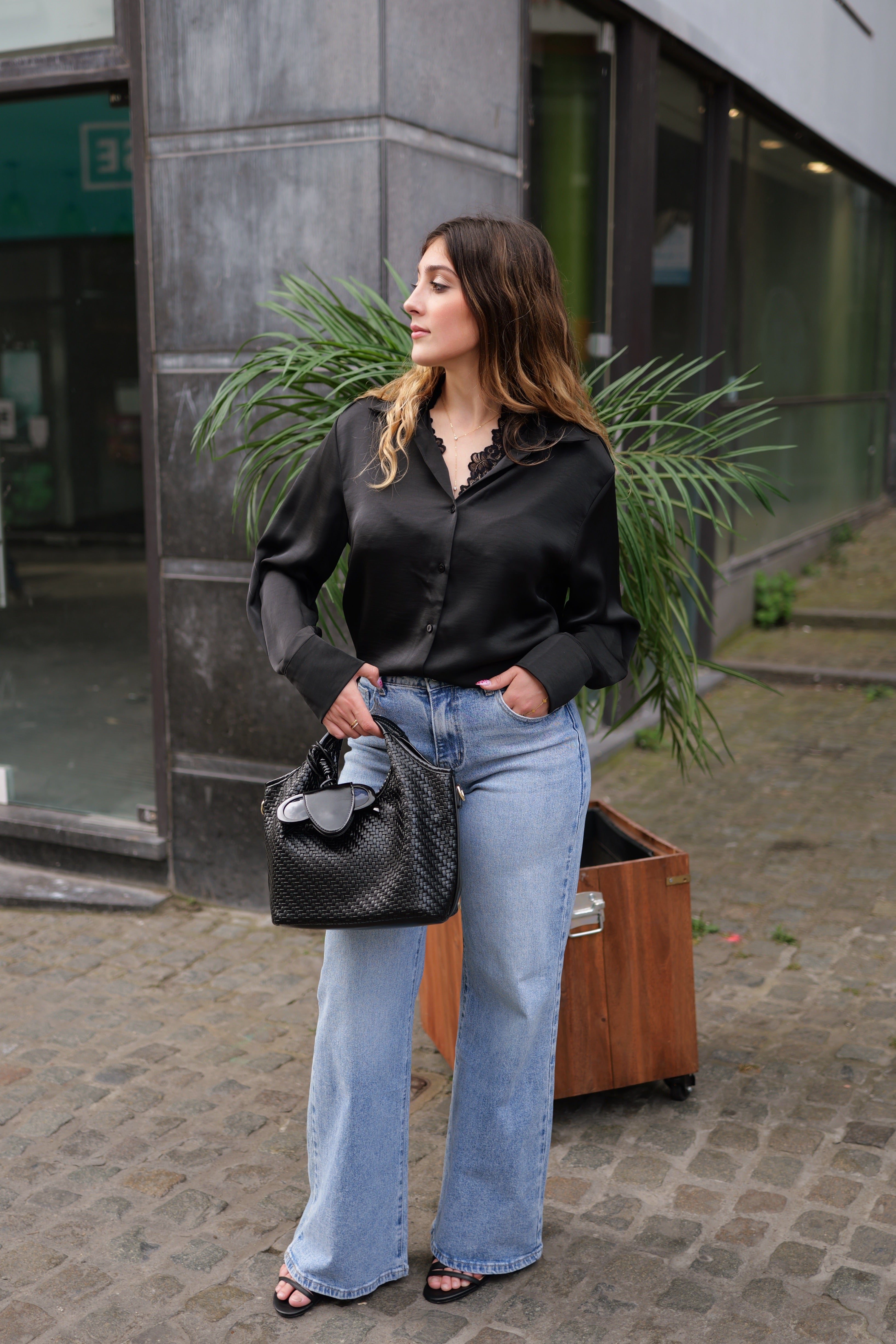 Chemise satinée & ton dentelle