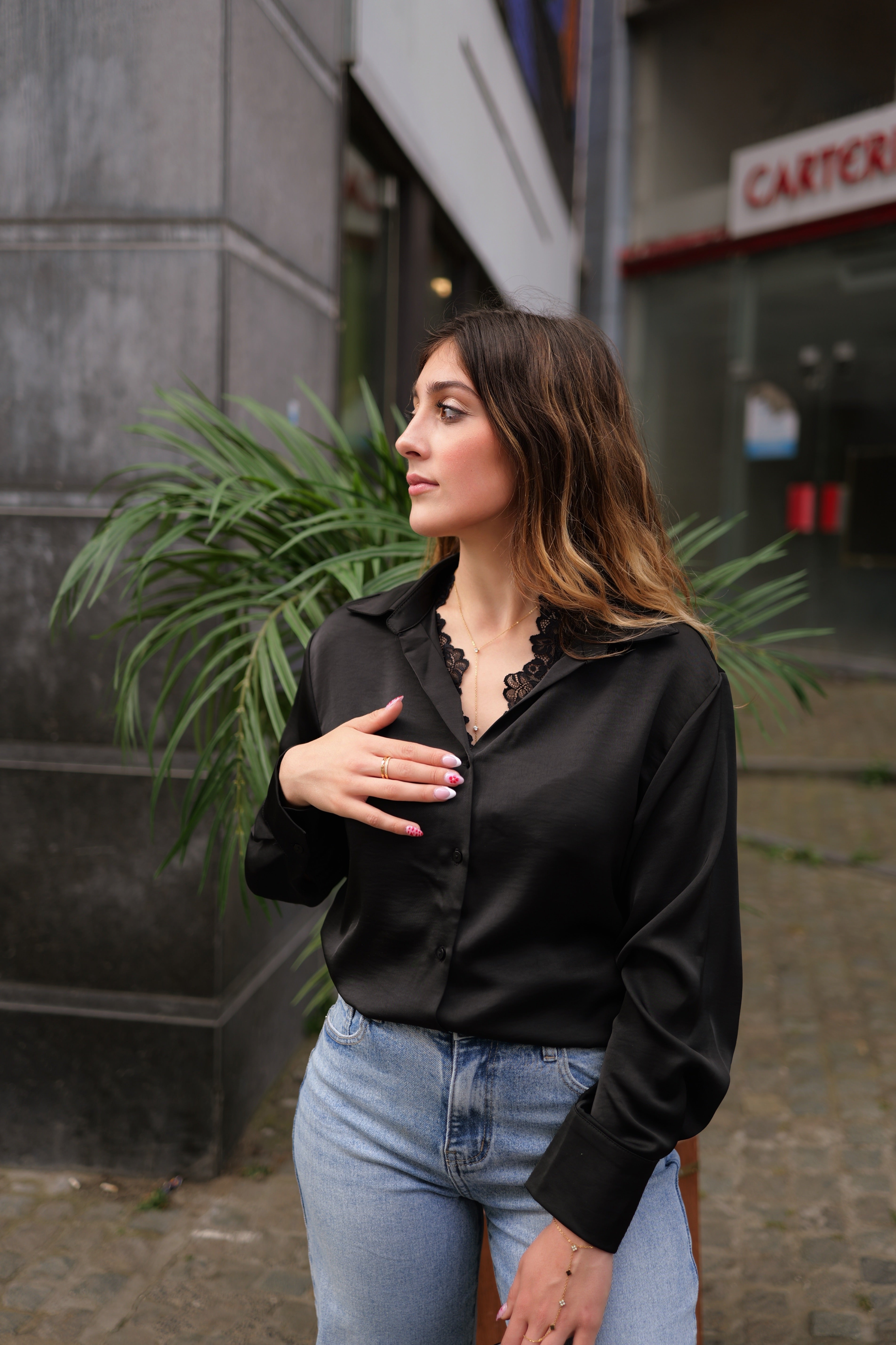 Chemise satinée & ton dentelle