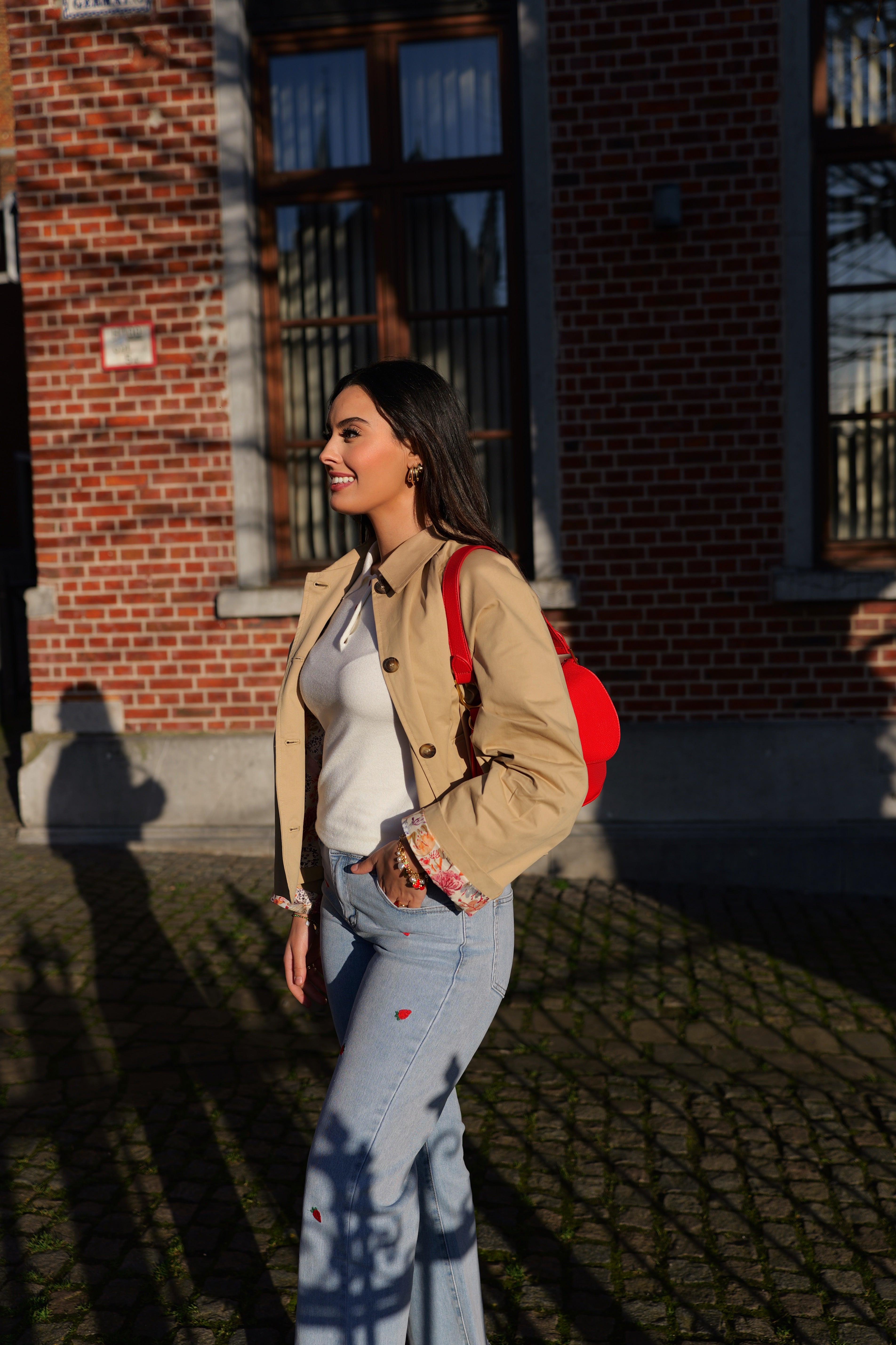 Trench court intérieur fleuri