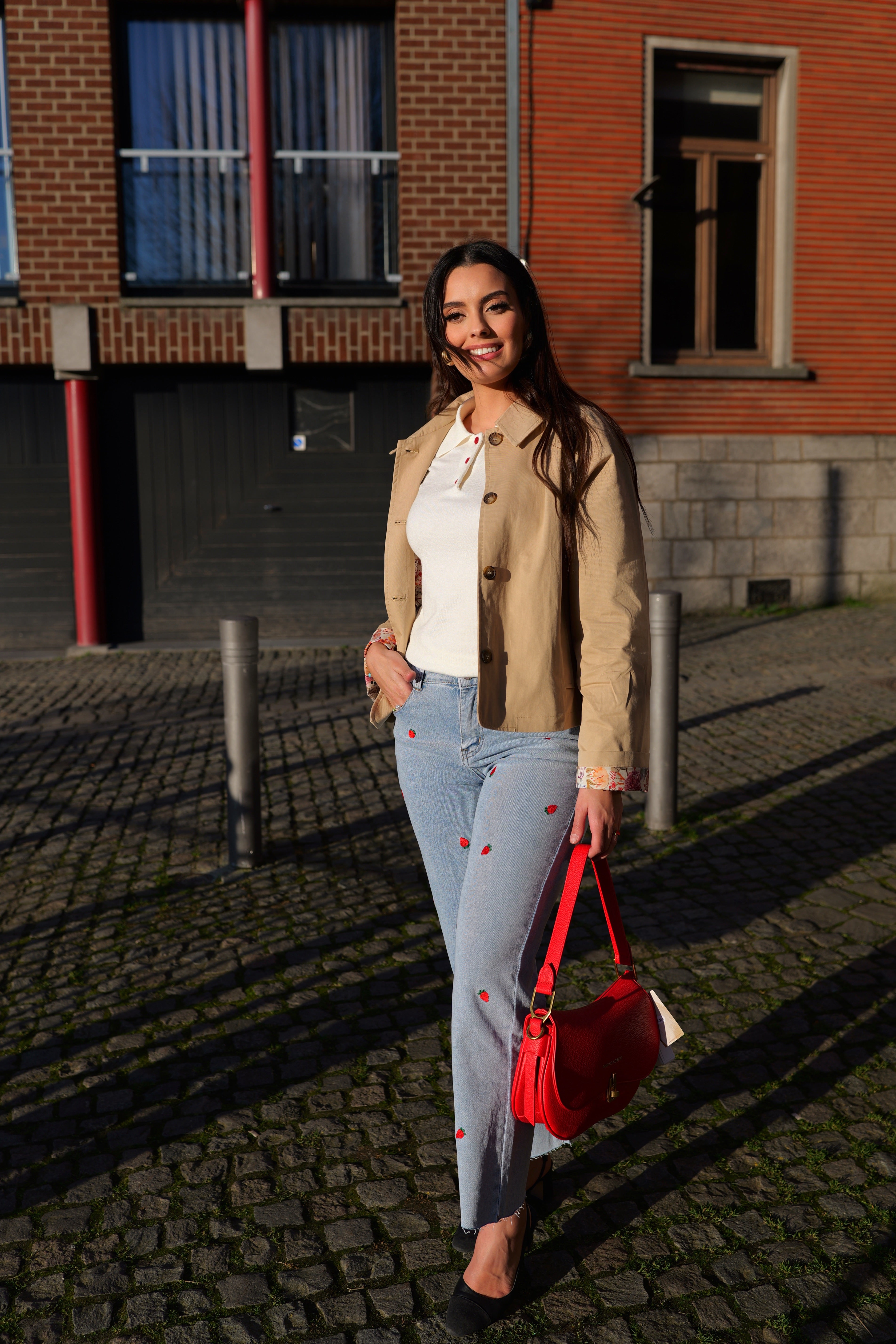 Trench court intérieur fleuri