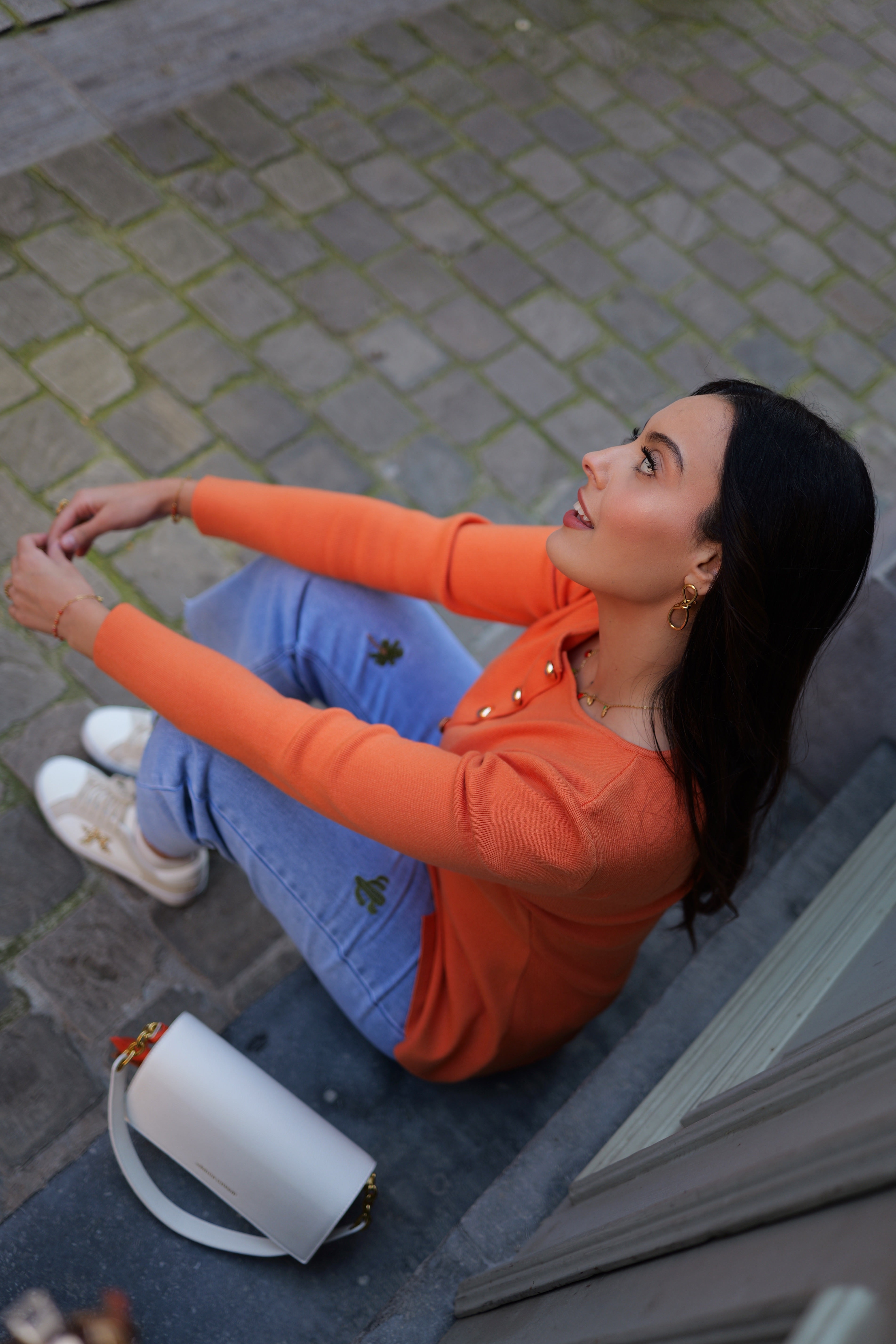 Gilet orange à boutons bijoux