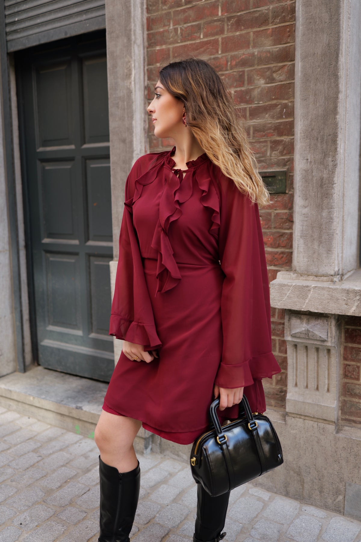 Robe à volant prune