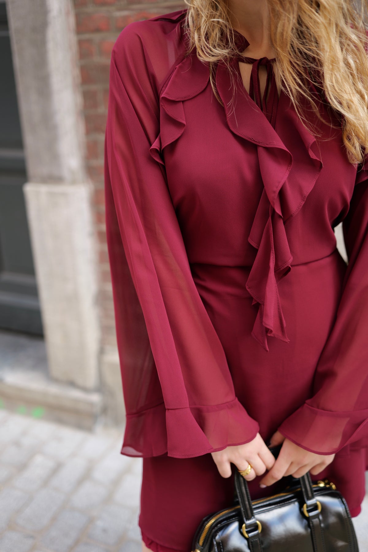 Robe à volant prune