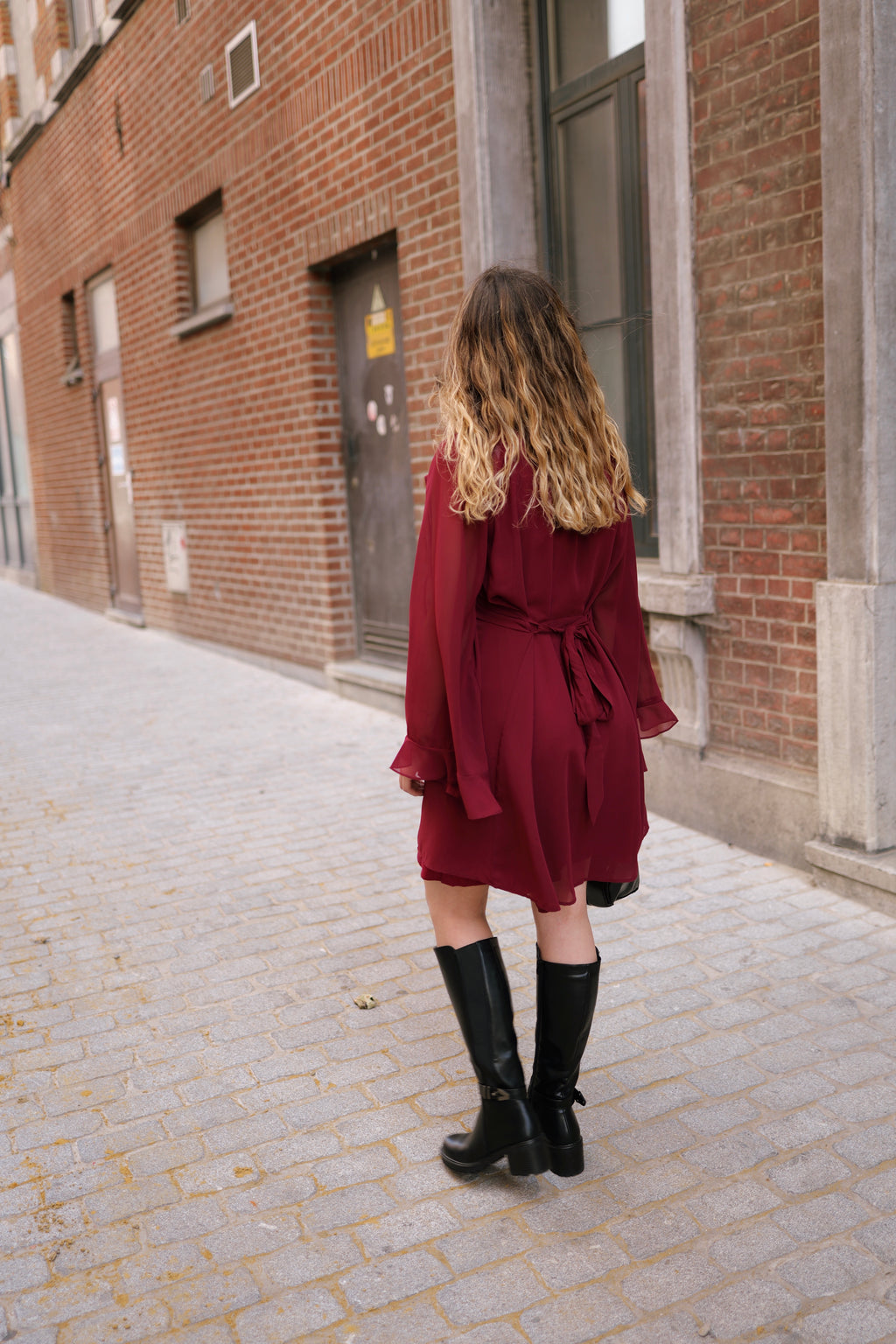 Robe à volant prune